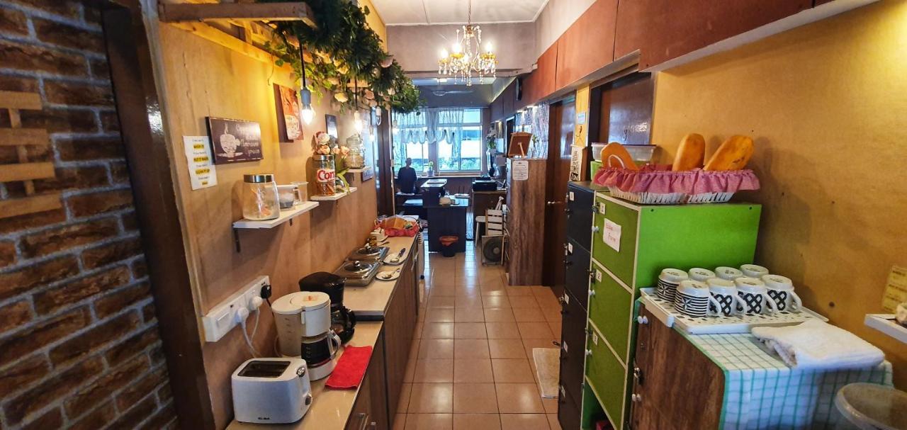 הוסטל קוטה קינבלו Escape Backpackers Kk מראה חיצוני תמונה