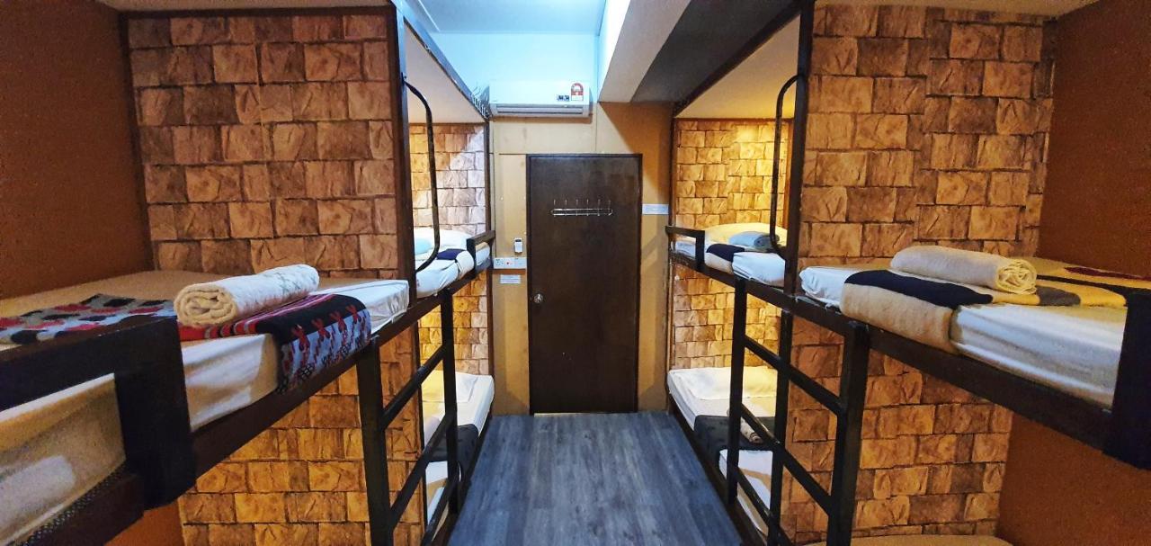 הוסטל קוטה קינבלו Escape Backpackers Kk מראה חיצוני תמונה