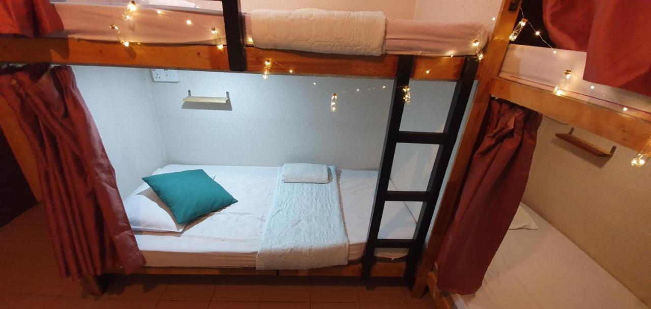 הוסטל קוטה קינבלו Escape Backpackers Kk מראה חיצוני תמונה